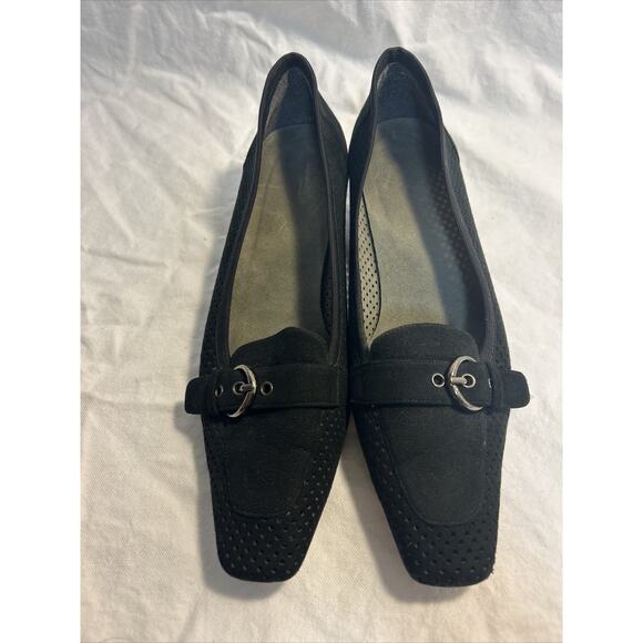 Stuart Weitzman Fairfield Black Perforated Suede Heels Gold Buckle Size 8.5 - Picture 1 of 8
